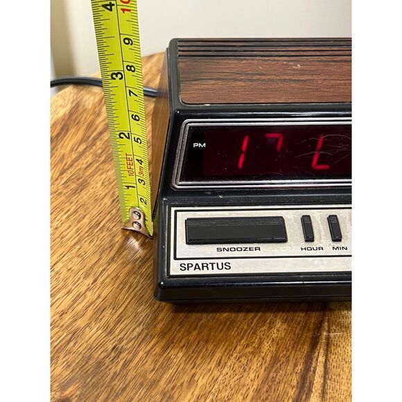 Vintage Spartus Digital Alarm Clock Wood Grain Look Retro Bedside Collectible - Picture 6 of 7